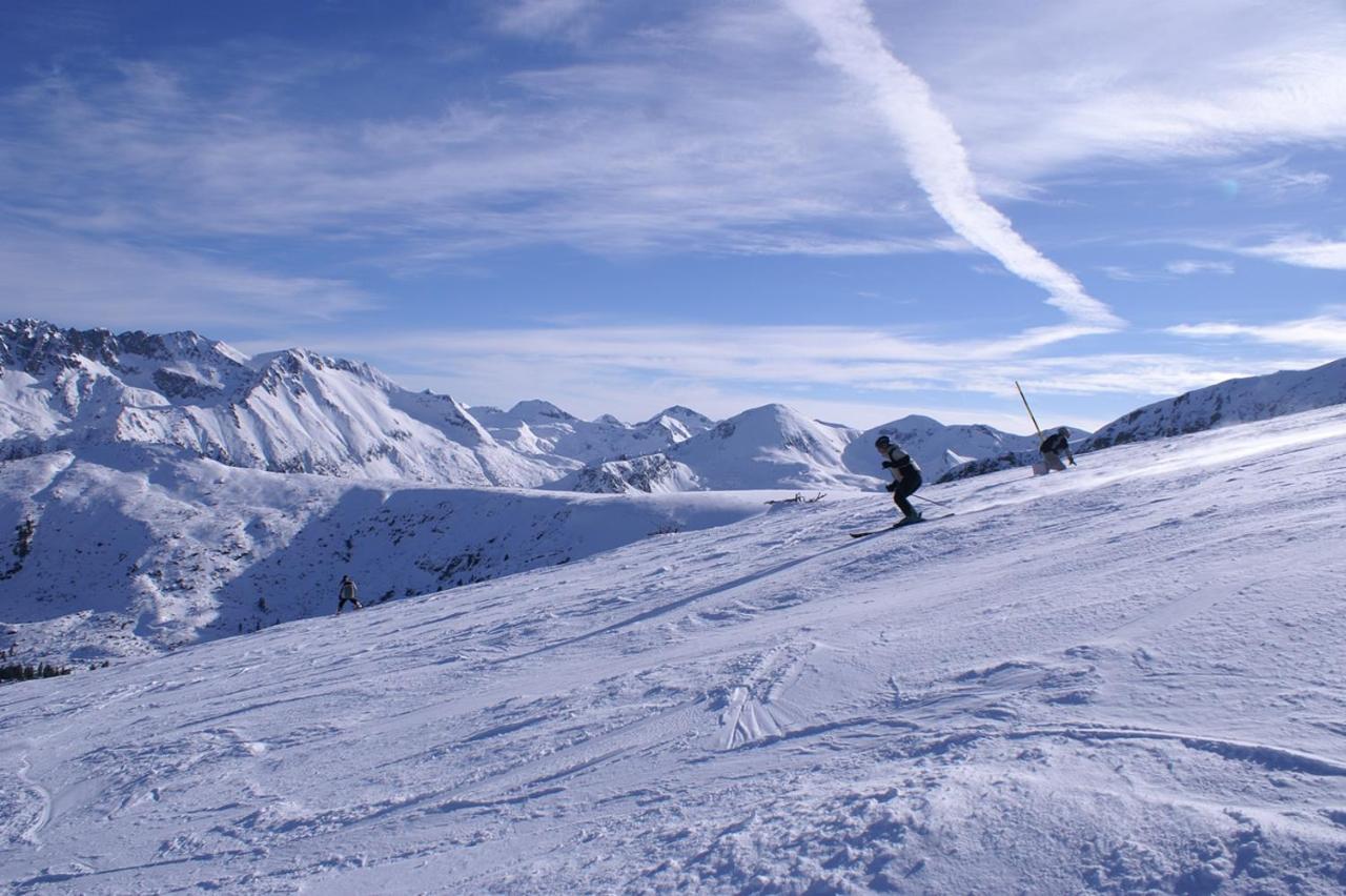 Skiing, Walking, Enjoying In Mountains Bansko Exteriér fotografie